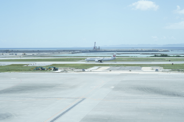 那覇空港　到着する飛行機